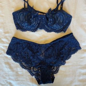 Victoria’s Secret navy blue lace bra & panty 32C/S